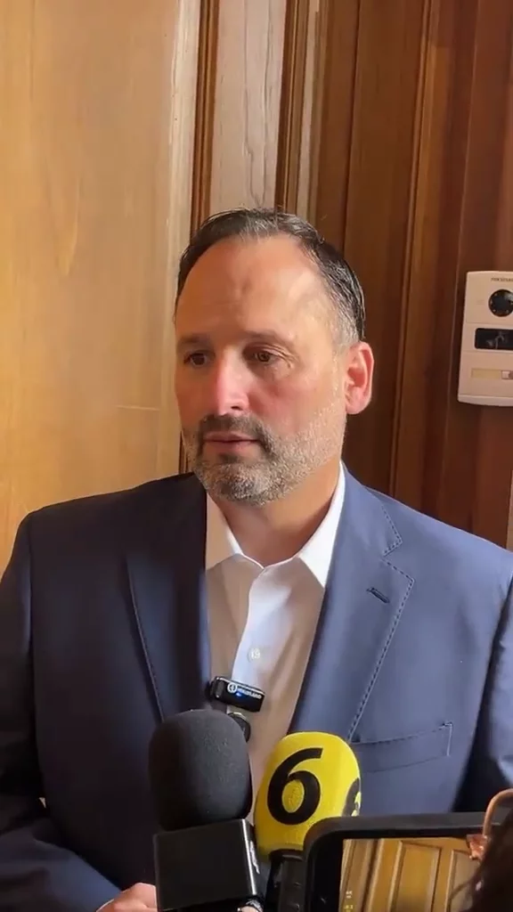 multimedia.video.a06af77a7b04b40f.YXJjaGl2by5tcDQ=