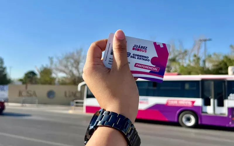 multimedia.normal.93d416e036686bf5.anVhcmV6IGJ1c19ub3JtYWwud2VicA==